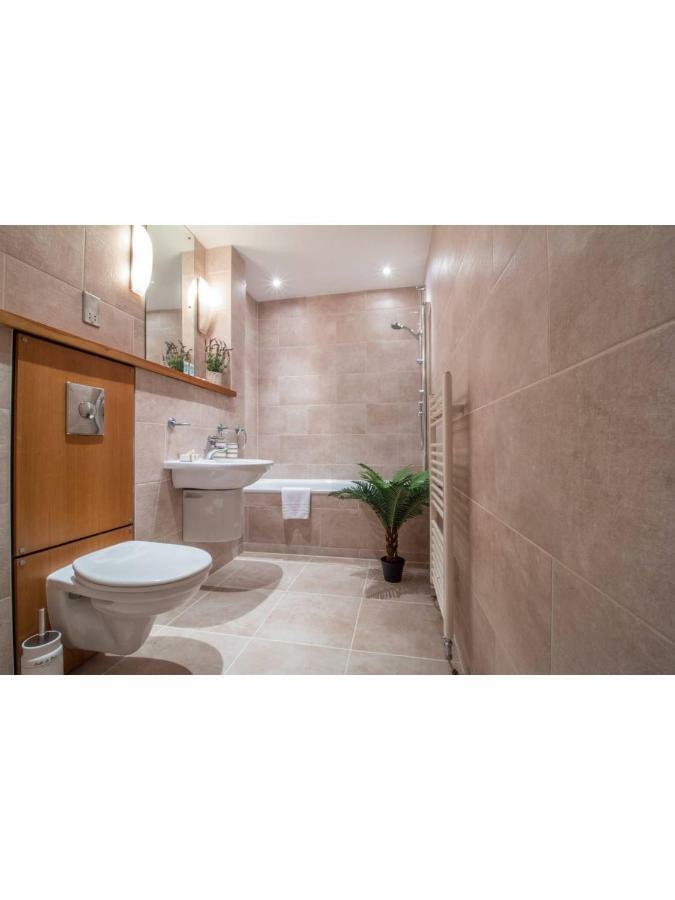 Central And Stylish One Bedroom Apartment エディンバラ エクステリア 写真
